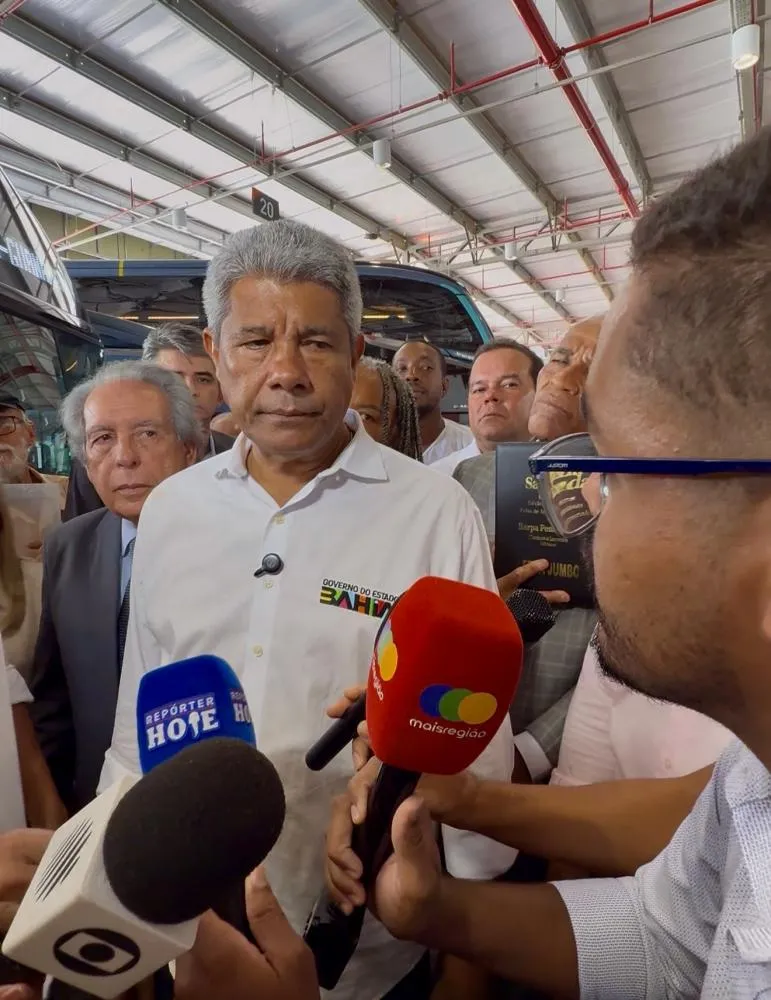 Jerônimo se esquiva de pergunta sobre transporte metropolitano e ignora problemas enfrentados na RMS
