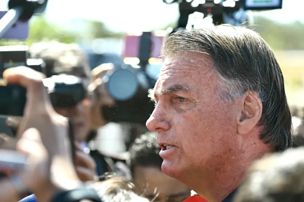Ministros de Lula defendem prisão domiciliar para Bolsonaro