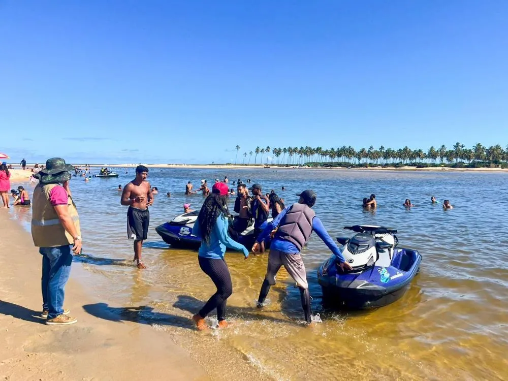 Fiscalização é reforçada sobre motos aquáticas em Barra do Jacuípe