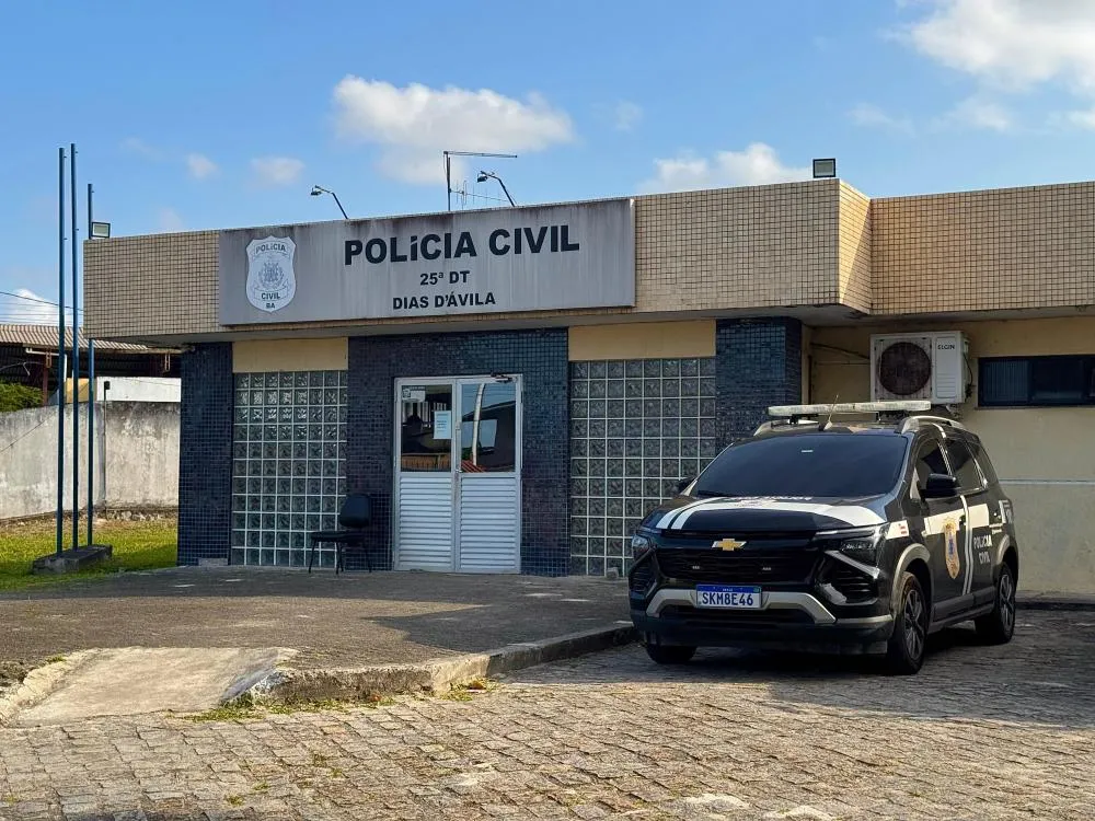 Mulher apontada como líder de esquema de golpes virtuais é presa no bairro Vila do Cobre