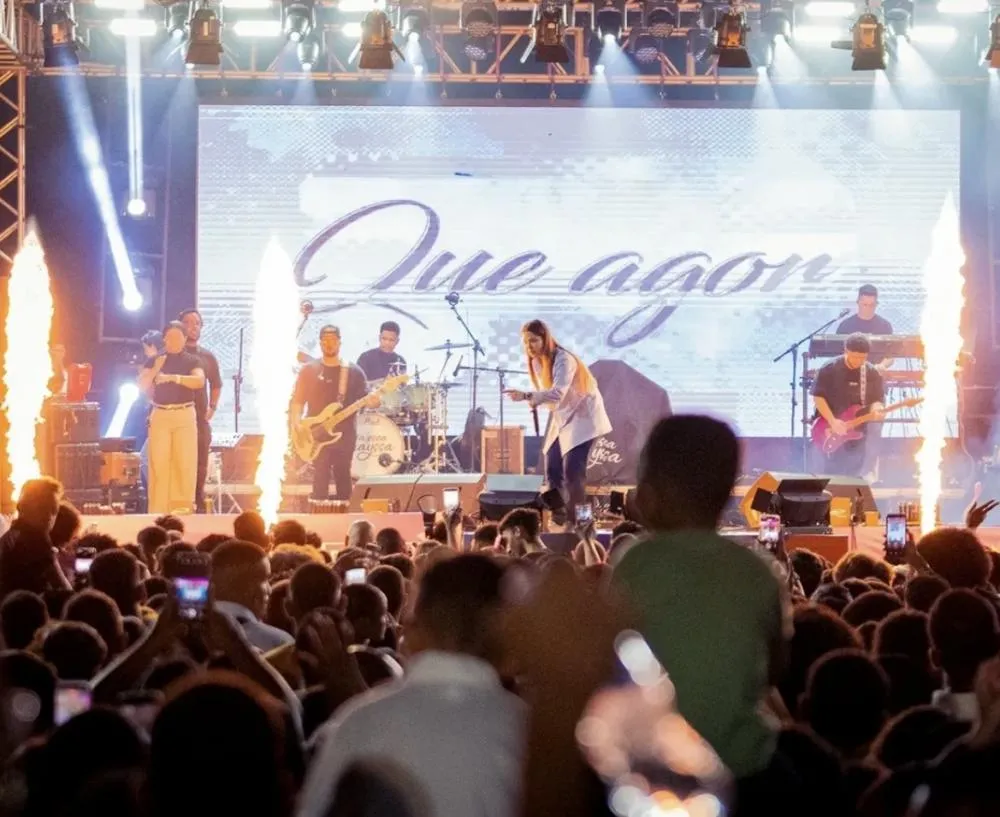 Primeira noite do Festival Adorar arrasta multidão e transforma Dias d’Ávila em palco de fé