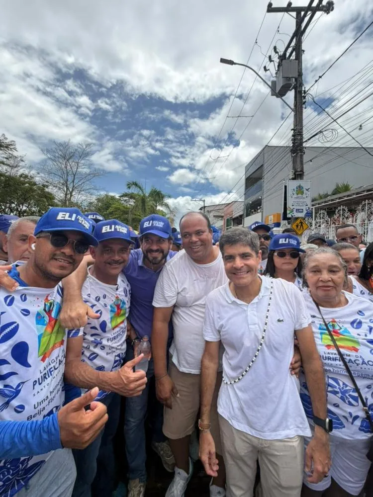 Elinaldo Araújo participa da Lavagem da Purificação ao lado de ACM Neto e lideranças do União Brasil