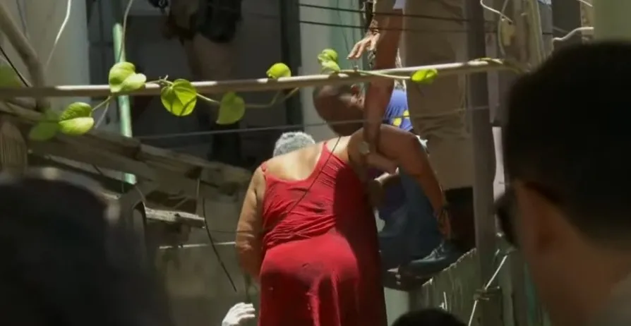 Idosa de 60 anos é esfaqueada pelo marido durante ataque dentro de casa em Arembepe