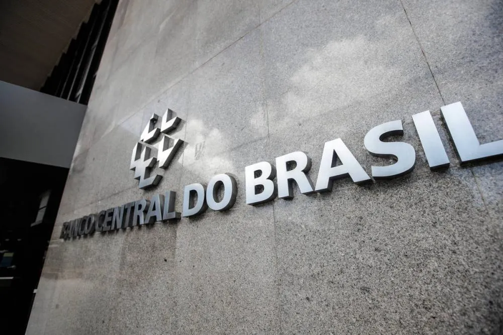 BC mantém Selic em 15% e reduz projeção de inflação para 2026