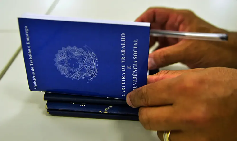 Desemprego cai para 5,1% em dezembro, o menor já registrado