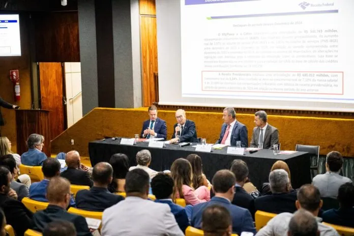 Prefeitos baianos se reúnem com ministro Rui Costa