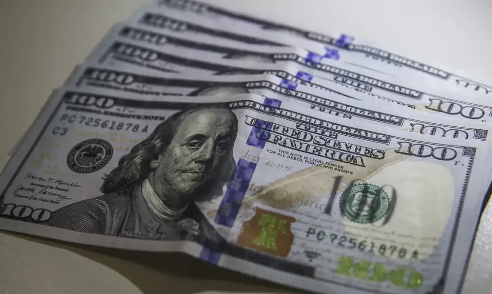 Dólar sobe para R$ 5,24 após indicação de Trump ao BC dos EUA