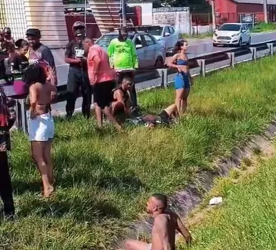 Colisão deixa três pessoas em estado grave na BA-099