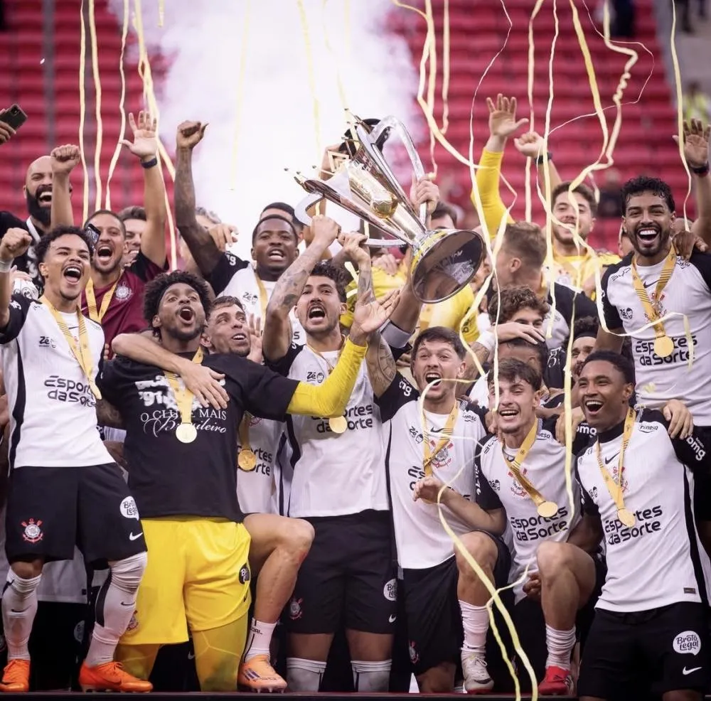 Corinthians vence Flamengo e é bicampeão da Supercopa Rei