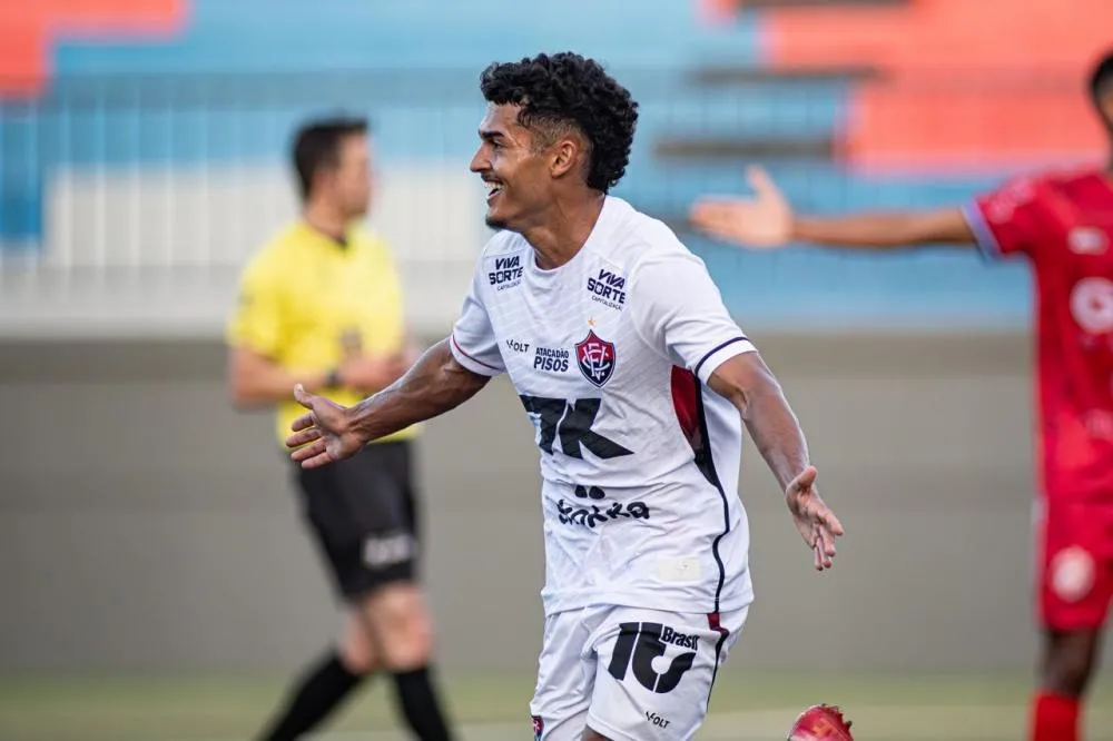 Vitória bate o Barcelona e assume a segunda colocação no Baianão