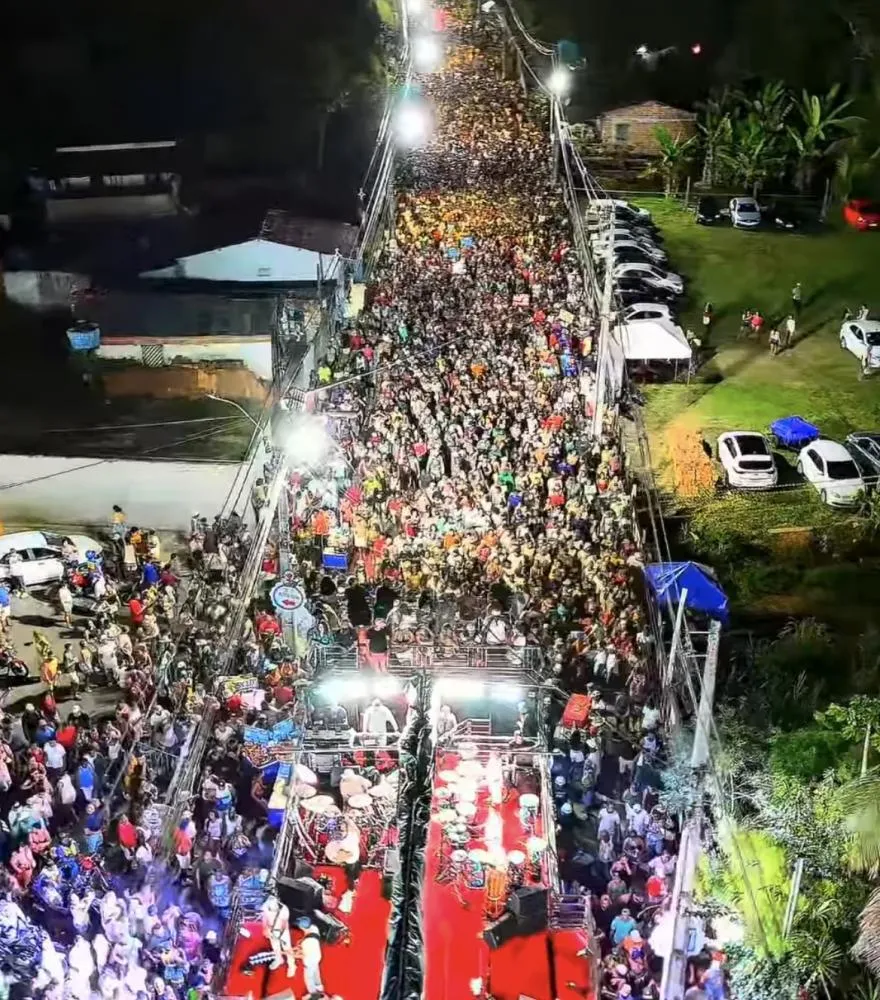Multidão lota arrastão do Bonfim em dia histórico na cidade
