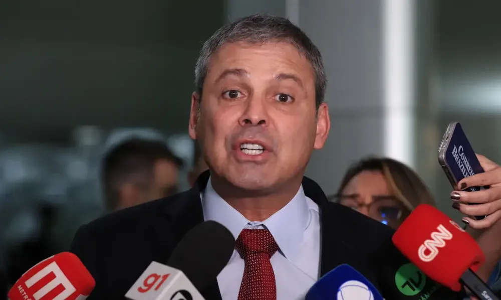 Governo deve enviar projeto para acabar com escala 6x1, diz líder