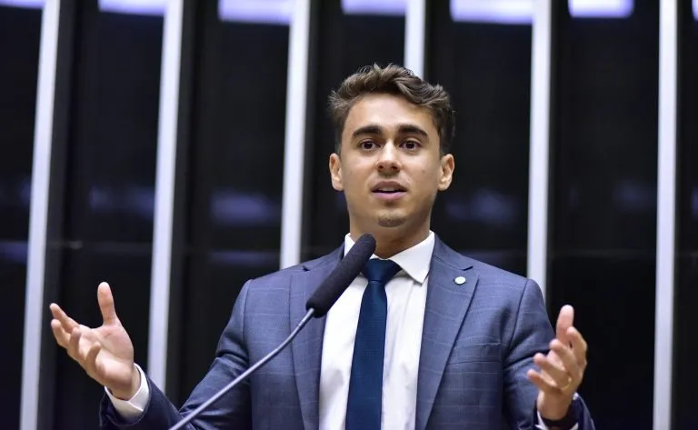 Nikolas Ferreira confronta esquerda por apoio a salários acima do teto
