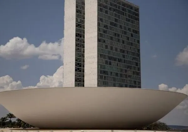 Reajustes a servidor do Congresso vão custar R$ 790 mi/ano