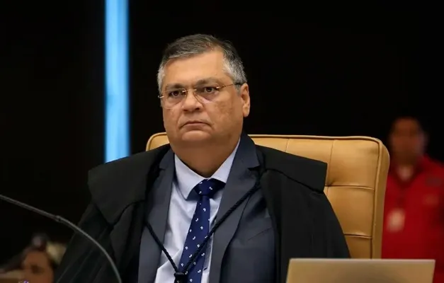 Flávio Dino determina suspensão de penduricalhos ilegais no serviço público