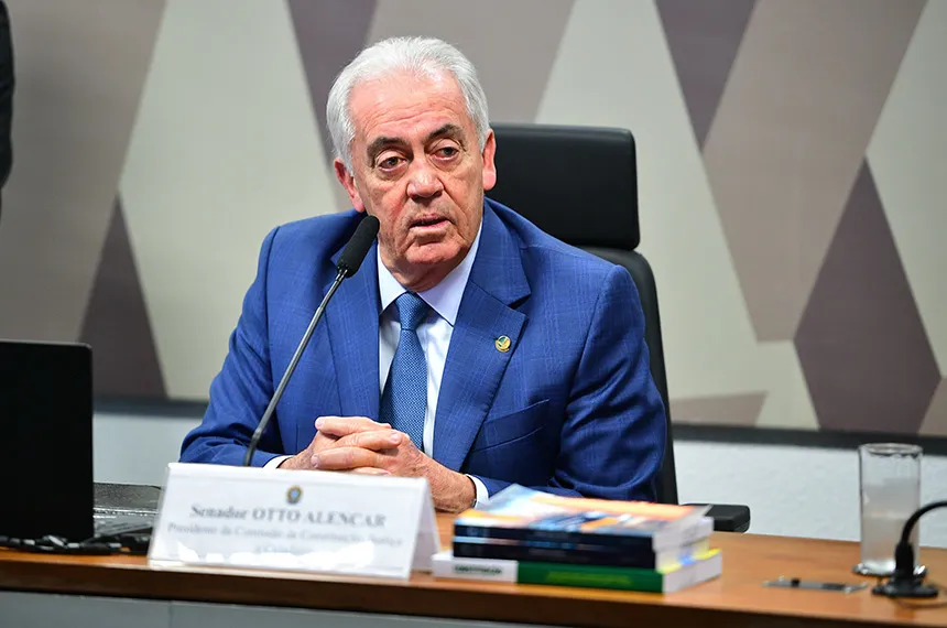 Otto Alencar passa por cirurgia cardíaca e segue em observação na UTI