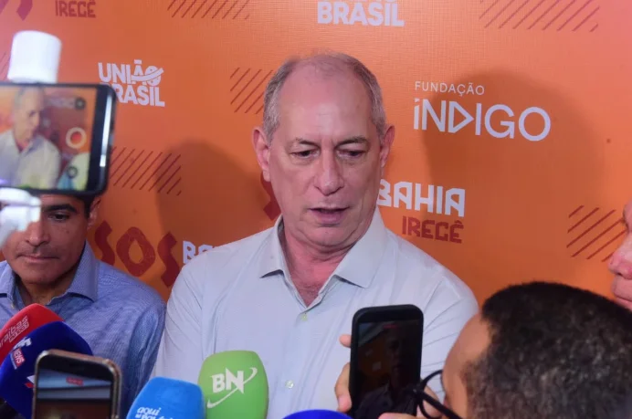Ciro Gomes chama governo Lula de “podre”, denuncia juros “criminosos” e cita suposto esquema envolvendo Banco Master