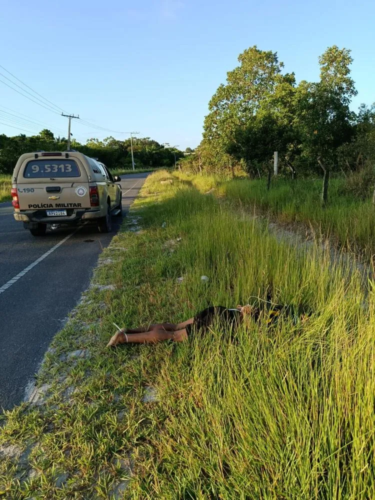 Homem é encontrado morto com mãos e pés amarrados na estrada entre Amado Bahia e Dias d’Ávila