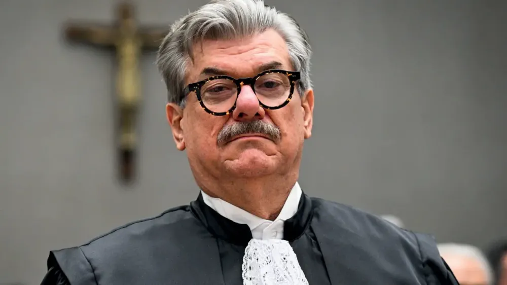 STJ afasta ministro denunciado por importunação sexual