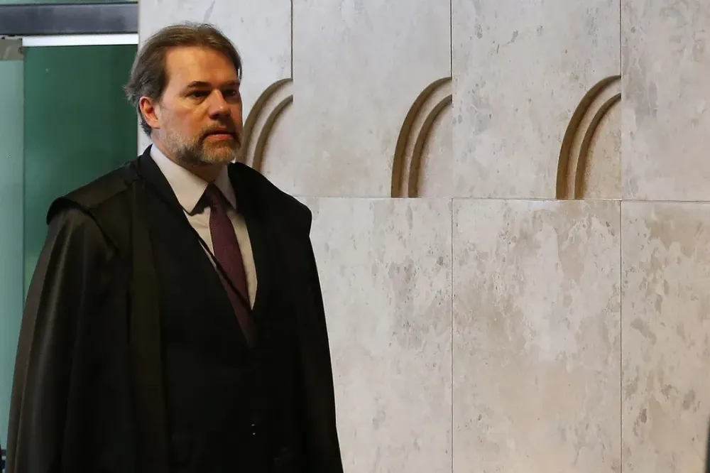 Após pressão, Toffoli deixa relatoria do caso Master no STF; André Mendonça assume