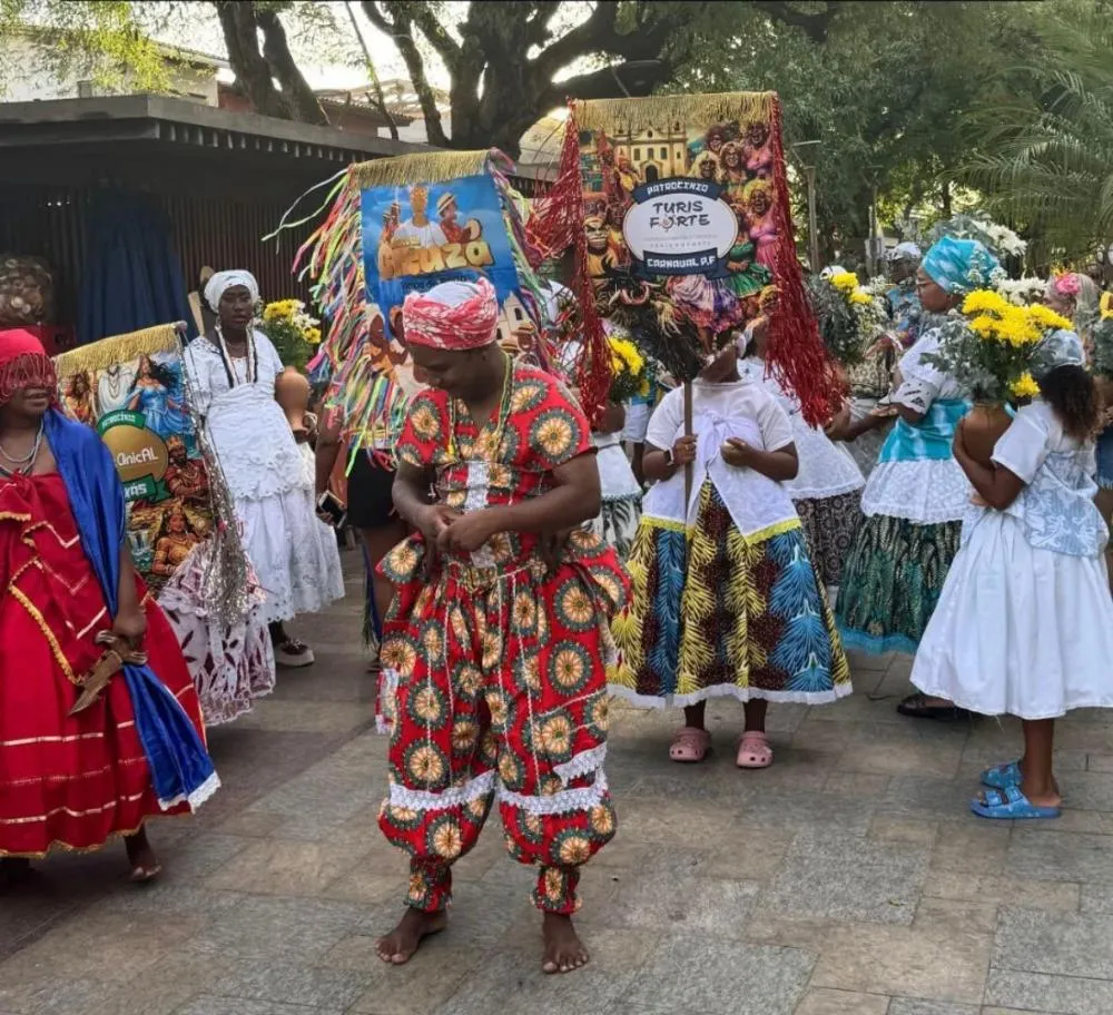 Bloco da Creuza abre oficialmente o Carnaval de Praia do Forte; programação segue até terça (17)