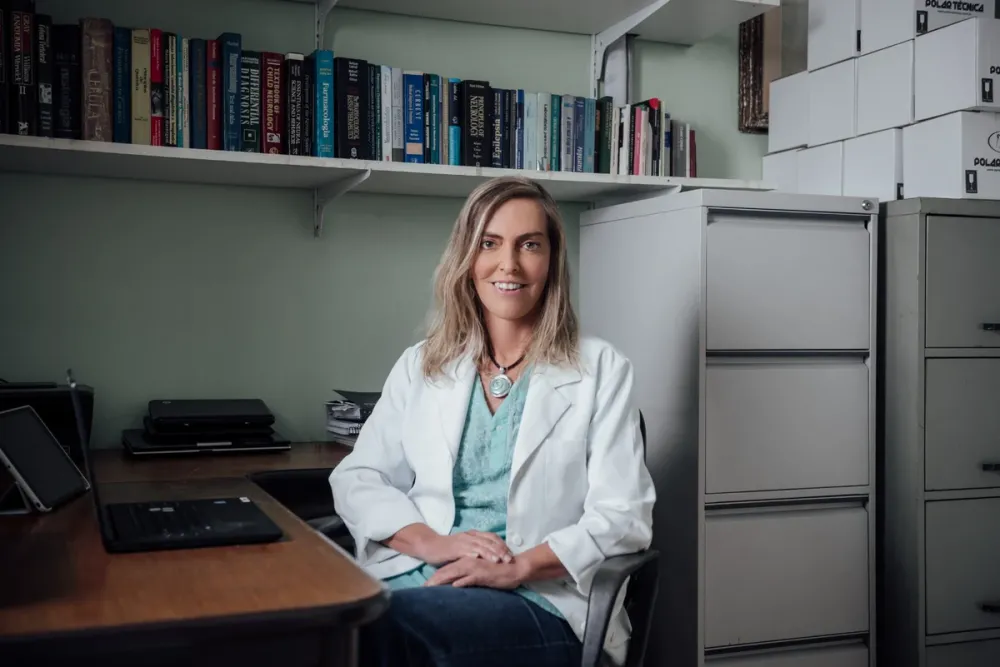 Cientista brasileira desenvolve vacina que faz paraplégicos voltarem a andar
