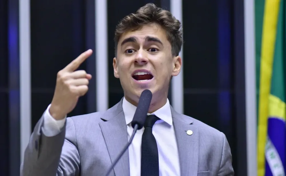 Nikolas Ferreira deve acionar MP contra escola de samba que homenageou