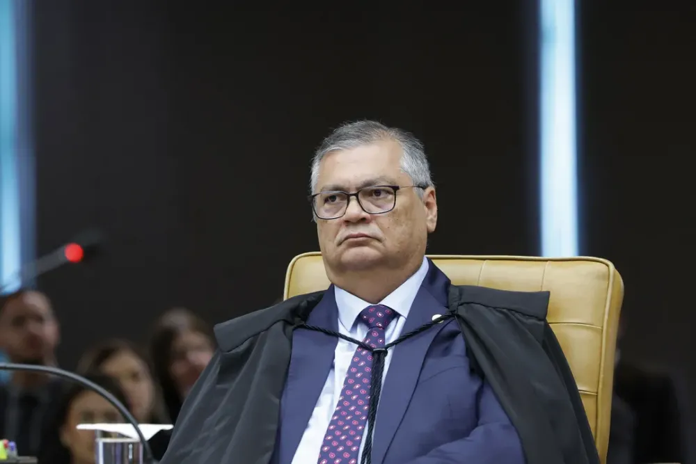 Flávio Dino dá 60 dias para Três Poderes cortarem supersalários