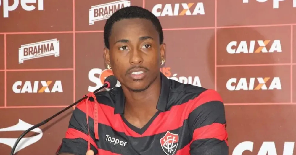 Ex-Vitória sofre racismo no futebol tailandês e desabafa: “Não me define”