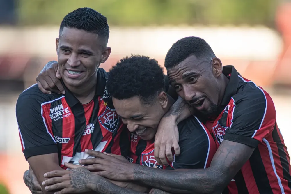 Vitória vence o Galícia no Barradão e confirma vaga nas semifinais do Baianão
