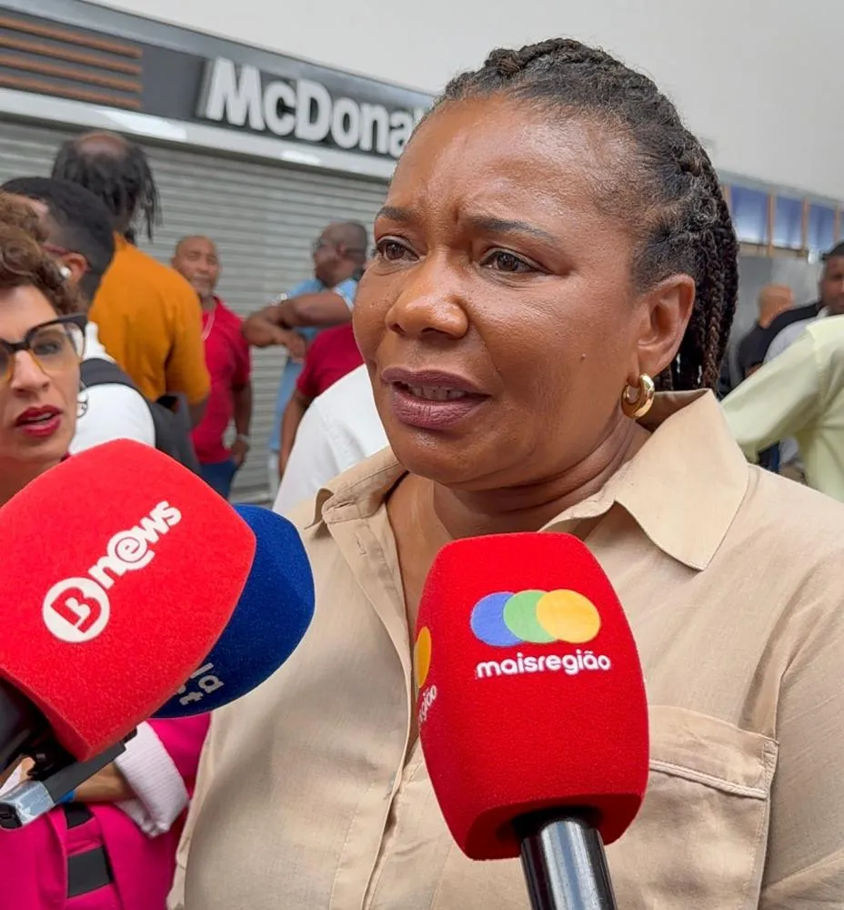 Ministra da Cultura canta em bloco que já recebeu R$ 1 milhão da Lei Rouanet