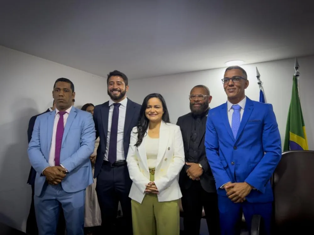 Câmara empossa três novos vereadores após TRE-BA cassar mandatos por fraude à cota de gênero