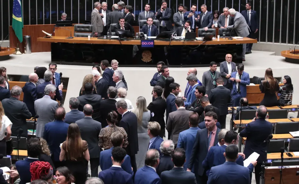 Câmara rejeita tirar R$ 30 bilhões de bets para combater facções criminosas