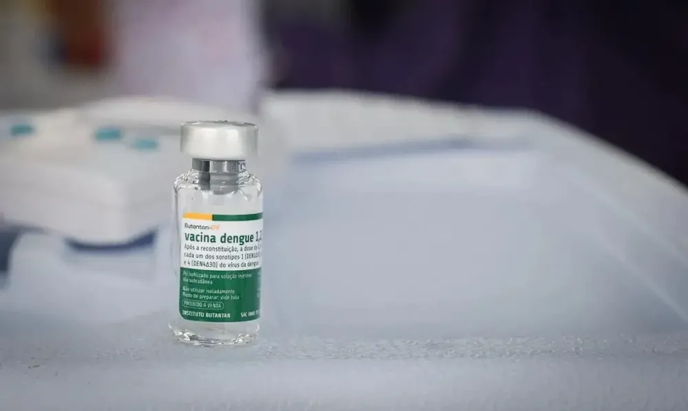 Bahia inicia distribuição de vacina 100% brasileira contra a dengue