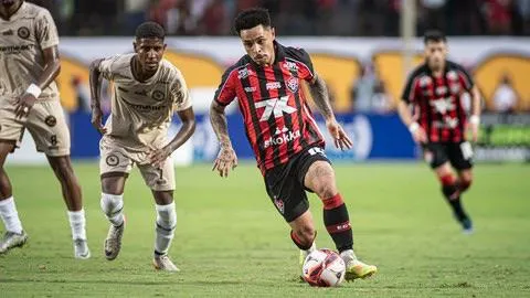 Lucas Arcanjo brilha nos pênaltis, Vitória bate o Jacuipense e vai à final do Baiano