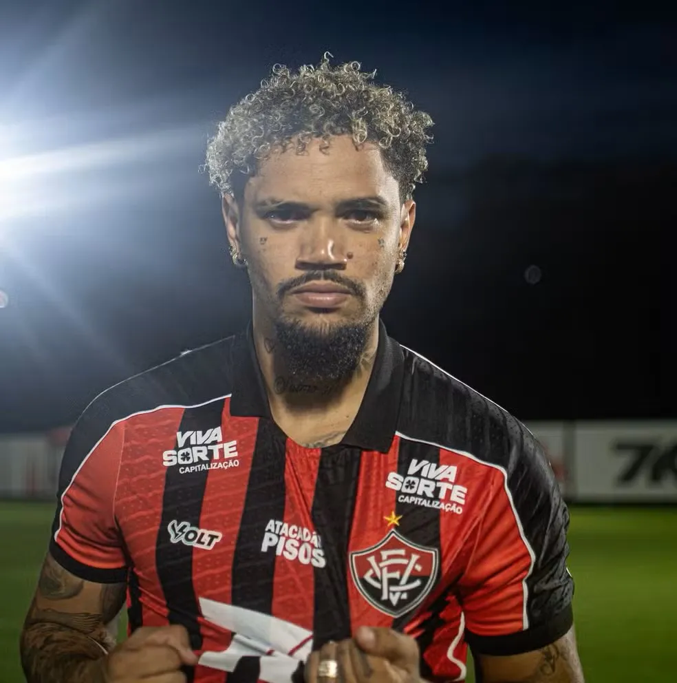 Reforço do Vitória, Pedro Henrique fratura o braço durante treino e adia estreia