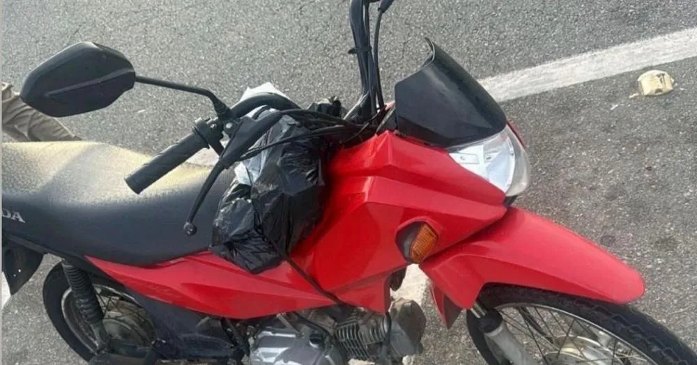 Motocicleta com restrição de roubo é apreendida no posto de Guarajuba