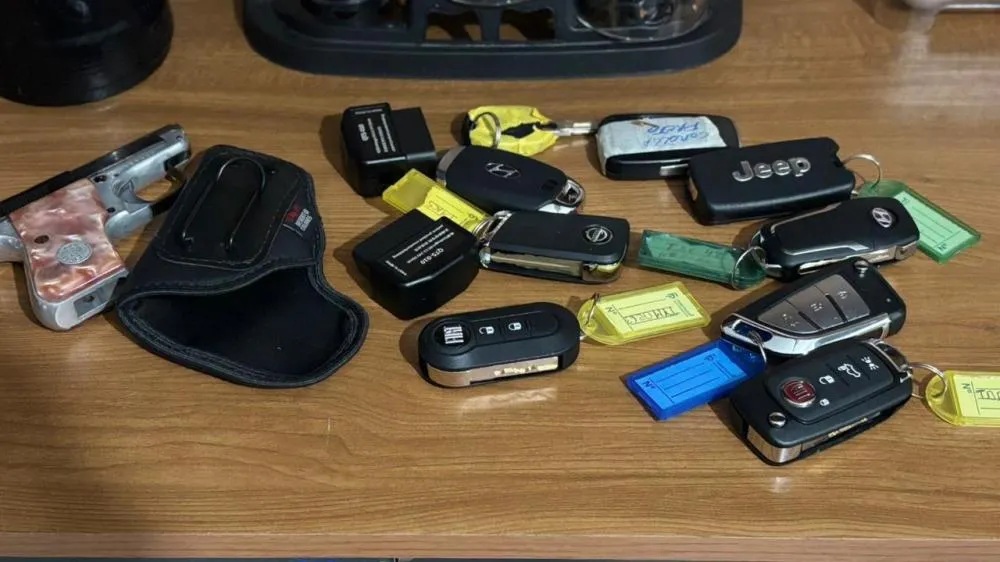 Operação Chave Mestra cumpre mandados em Dias d’Ávila e desarticula esquema de roubo de veículos de locadoras