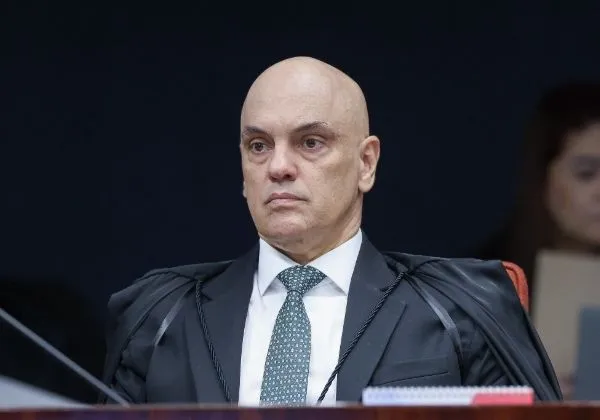 Moraes se pronuncia sobre supostas mensagens com Vorcaro