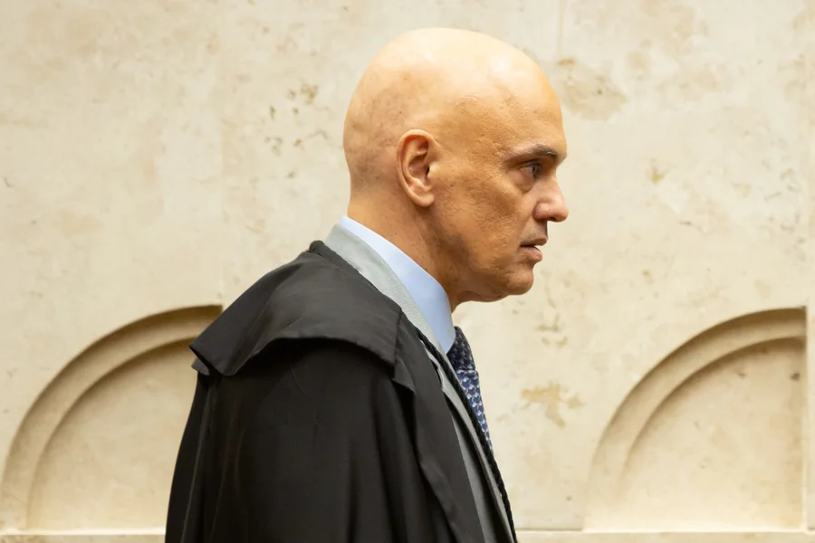 Mensagens explosivas envolvendo Vorcaro e Moraes inflamam oposição e reacendem pedidos de impeachment