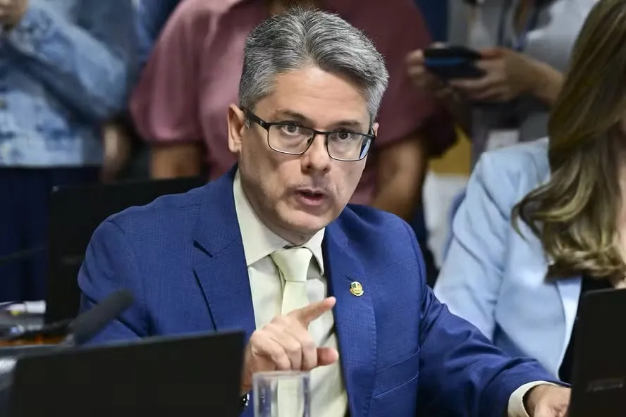 Senador protocola pedido de CPI para investigar ministros do STF no caso Banco Master