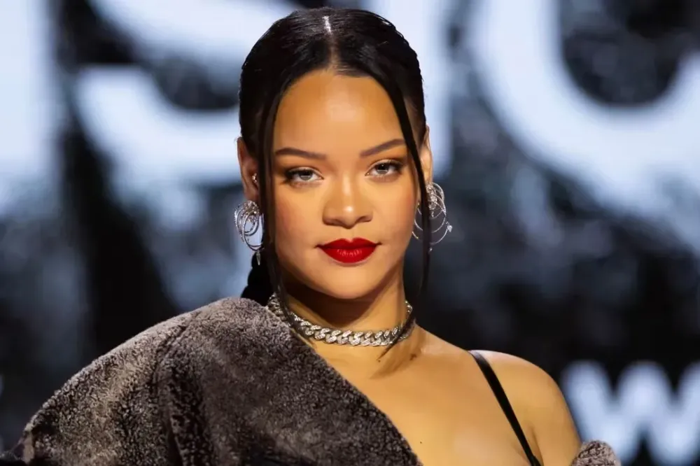Rihanna abandona a própria casa após atentado a tiros