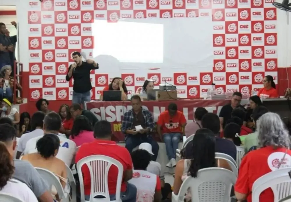 Professores de Camaçari aprovam proposta de reajuste salarial com ganhos reais apresentada pela Prefeitura