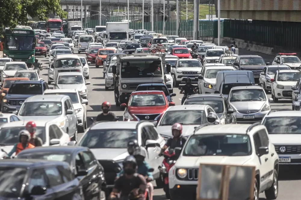 De 18 para 16 anos: idade mínima para CNH no Brasil pode ser reduzida