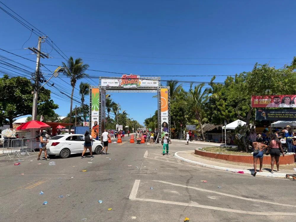 Atrasos, ausência de grupos culturais e muita reclamação marcam abertura do Festival de Arembepe