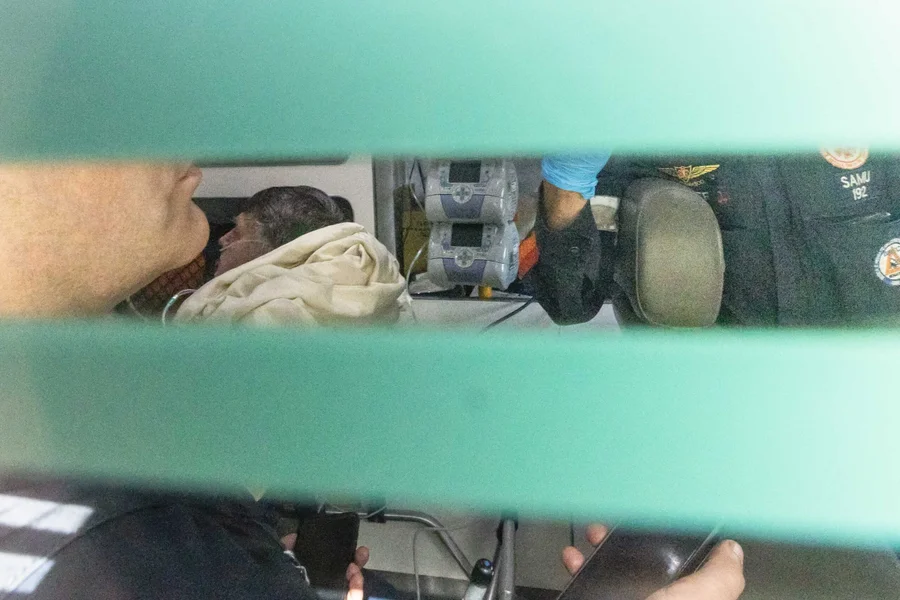 Bolsonaro apresenta piora na função renal e segue sem previsão de alta da UTI, diz boletim médico