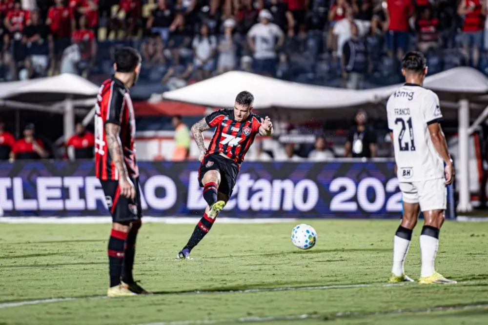 Vitória vence o Atlético-MG no Barradão e sobe na tabela; confira os gols 