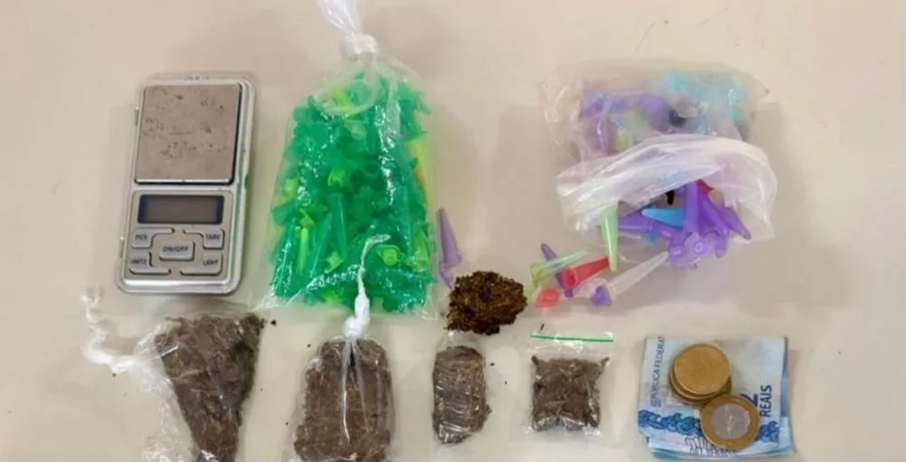 Dois suspeitos de tráfico de drogas são presos em Dias d’Ávila