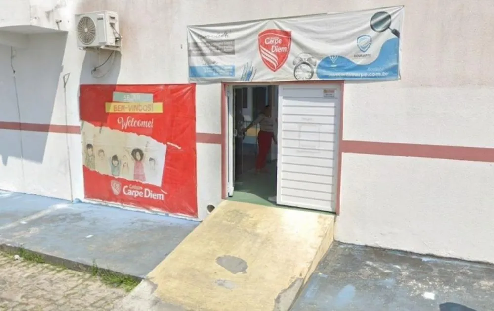 Pais denunciam mudança de turno e relatam problemas estruturais em escola particular de Dias d’Ávila