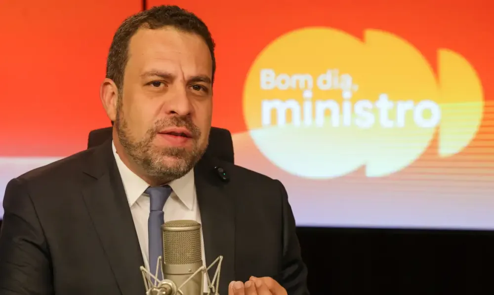 Boulos ameaça projeto com urgência para acabar com escala 6x1